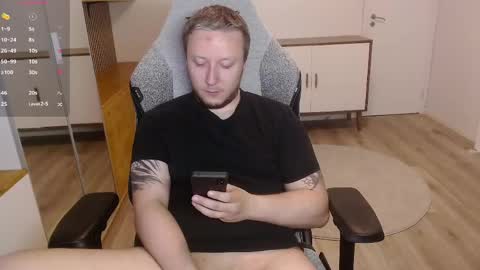 Snapshot of yhdxhy chatting on June 8, 8:09 pm James online show from June 8, 8:09 pm
