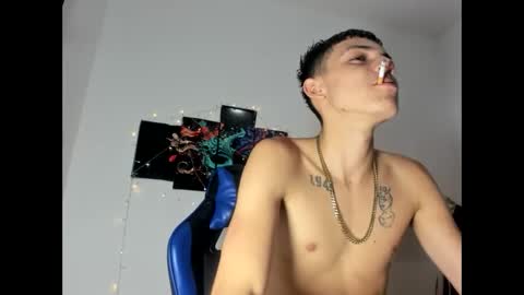 Snapshot of yherferson_45 chatting on April 12, 5:12 am yherferson_45 online show from April 12, 5:12 am