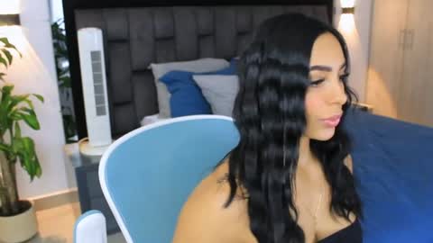Snapshot of yikaalves chatting on July 18, 10:13 pm Yika Alves online show from July 18, 10:13 pm