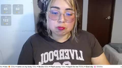 hii i am yini online show from June 12, 2:43 am