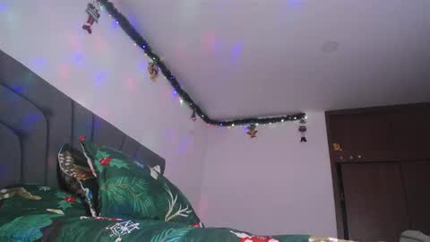 Yiny online show from December 2, 8:09 am
