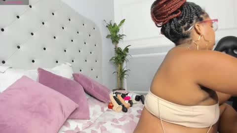 roxie reyes  online show from December 11, 3:56 am