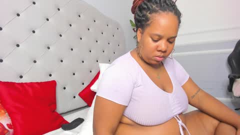 roxie reyes  online show from December 15, 7:02 am