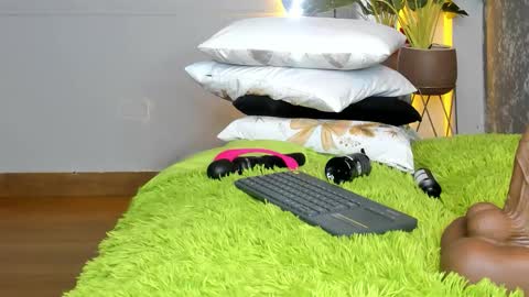 roxie reyes  online show from December 22, 11:40 am