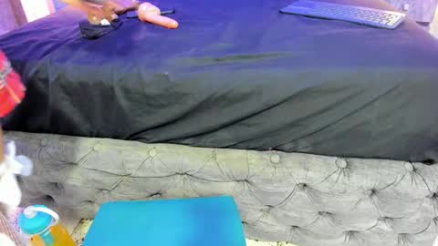 yiyisandoval online show from November 14, 7:23 pm