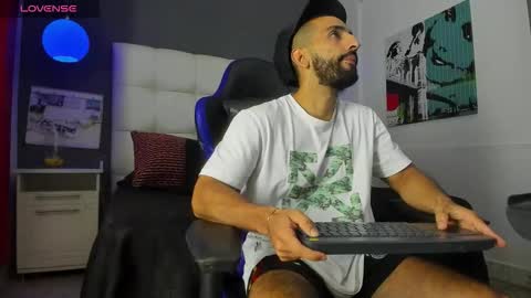 Yiyo online show from October 12, 10:53 pm