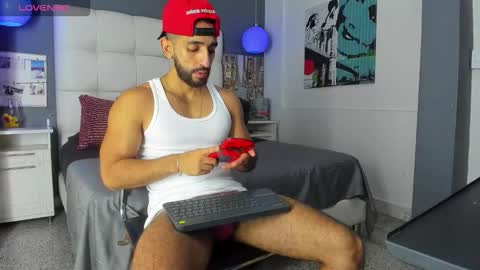 Yiyo online show from October 14, 9:37 pm