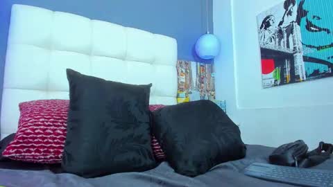 Yiyo online show from November 6, 8:43 pm