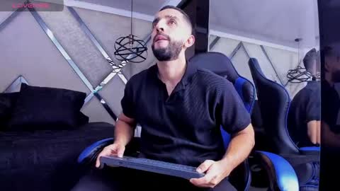 Yiyo online show from April 14, 4:29 am