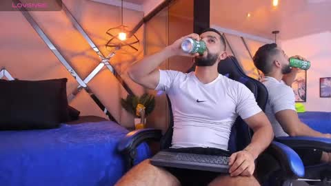 Yiyo online show from April 25, 4:26 am