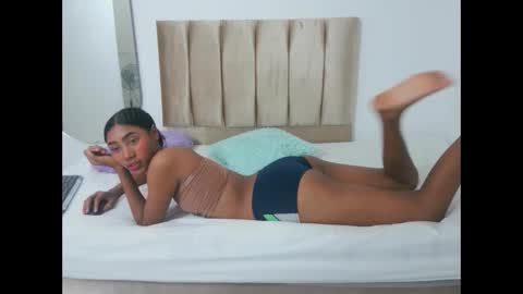 Snapshot of yizz_laan chatting on February 24, 12:19 am yizz_laan online show from February 24, 12:19 am