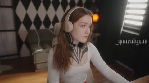 ynnenbrynn online show from October 14, 6:47 am