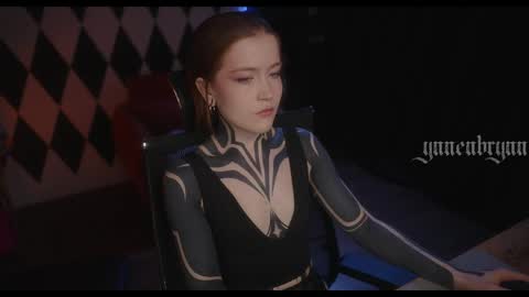 ynnenbrynn online show from May 30, 9:50 am