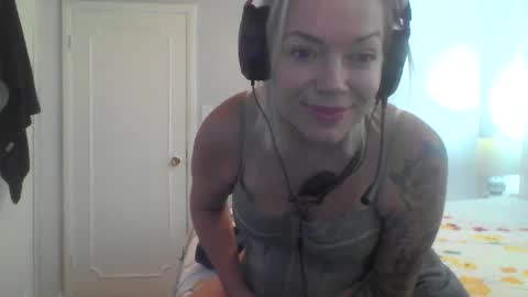 Yogiblondebangme online show from September 28, 2:22 pm