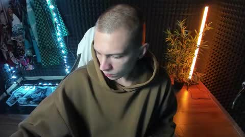 Snapshot of yoi_aji chatting on October 16, 4:57 am You can ask my name in pm online show from October 16, 4:57 am