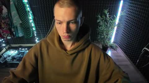 Snapshot of yoi_aji chatting on October 18, 4:59 am You can ask my name in pm online show from October 18, 4:59 am