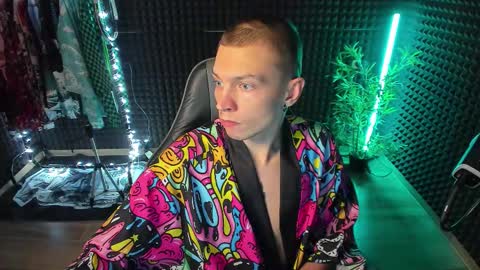 Snapshot of yoi_aji chatting on October 31, 6:09 pm You can ask my name in pm online show from October 31, 6:09 pm