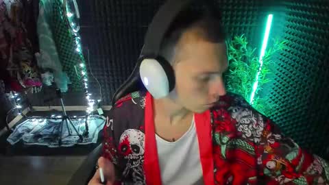 Snapshot of yoi_aji chatting on November 6, 4:30 pm You can ask my name in pm online show from November 6, 4:30 pm