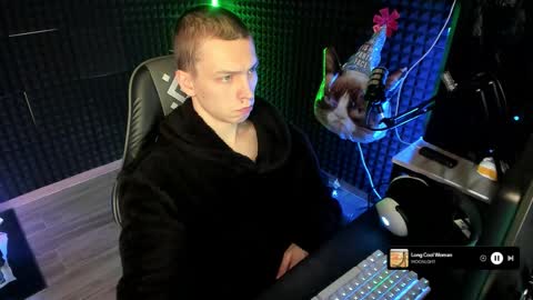 Snapshot of yoi_aji chatting on December 17, 11:05 am You can ask my name in pm online show from December 17, 11:05 am