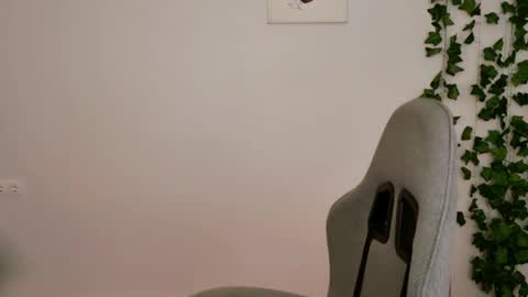 Snapshot of yoka_paradoxxx chatting on February 3, 9:25 am yoka_paradoxxx online show from February 3, 9:25 am