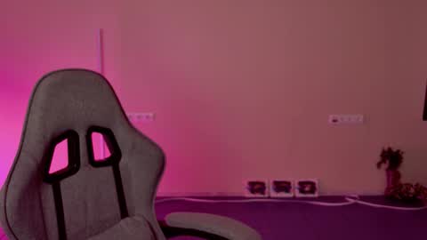 Snapshot of yoka_paradoxxx chatting on February 4, 9:15 am yoka_paradoxxx online show from February 4, 9:15 am