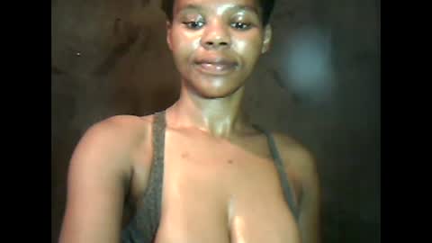 Snapshot of yoncexx25 chatting on January 3, 10:52 am amazingkellyxx online show from January 3, 10:52 am