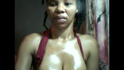 Snapshot of yoncexx25 chatting on March 4, 4:49 am amazingkellyxx online show from March 4, 4:49 am