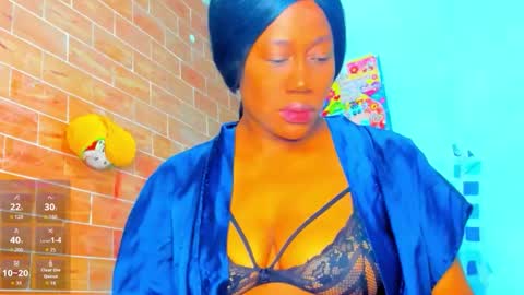 yonnsol_avril online show from February 14, 7:10 pm