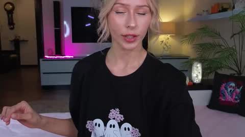 Snapshot of yononeey chatting on October 31, 3:46 pm Wilma online show from October 31, 3:46 pm