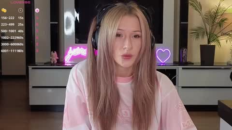 Snapshot of yononeey chatting on November 18, 4:55 pm Wilma online show from November 18, 4:55 pm