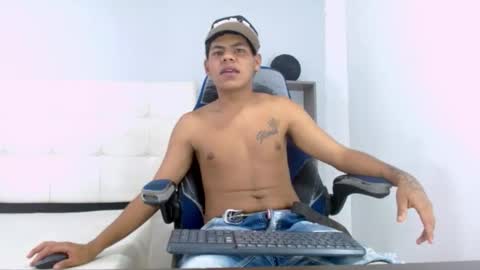 Snapshot of yordi_alpha chatting on October 24, 7:54 pm Yordi online show from October 24, 7:54 pm