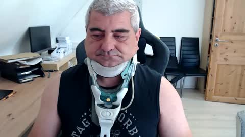 yoschi1976 online show from September 14, 11:20 am