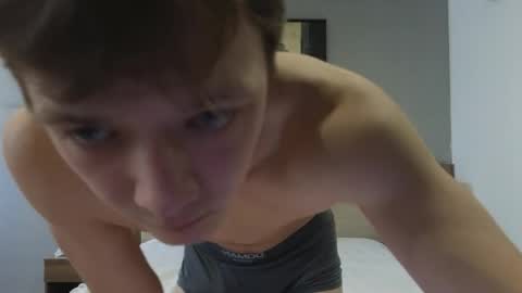 Snapshot of you_dream_ chatting on April 16, 4:02 am you_dream_ online show from April 16, 4:02 am