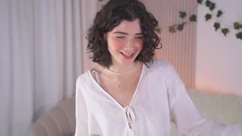 Snapshot of you_fell_in_love chatting on December 11, 7:09 am Elizabeth brunette -- Darline blonde online show from December 11, 7:09 am