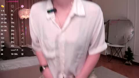 Snapshot of you_fell_in_love chatting on September 14, 8:52 pm Elizabeth brunette -- Darline blonde online show from September 14, 8:52 pm