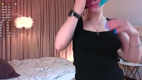 Snapshot of you_fell_in_love chatting on September 20, 8:32 pm Elizabeth brunette -- Darline blonde online show from September 20, 8:32 pm