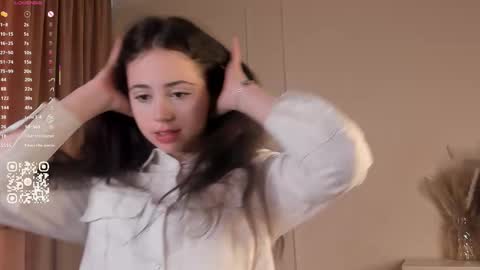 Snapshot of you_fell_in_love chatting on September 28, 8:42 am Elizabeth brunette -- Darline blonde online show from September 28, 8:42 am