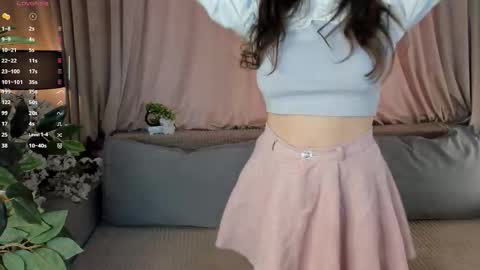 Snapshot of you_fell_in_love chatting on November 2, 8:17 am Elizabeth brunette -- Darline blonde online show from November 2, 8:17 am