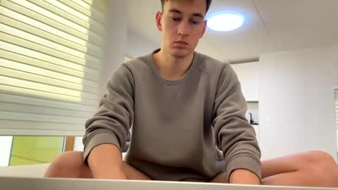 Snapshot of youcan__ chatting on March 7, 3:28 pm youcan__ online show from March 7, 3:28 pm