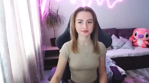 Snapshot of youdreamm chatting on April 10, 7:35 am Bella online show from April 10, 7:35 am