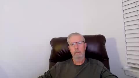 Snapshot of yougogirl_3 chatting on November 24, 12:38 pm Colorado Guy Straight online show from November 24, 12:38 pm