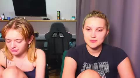 Snapshot of younona chatting on July 17, 5:51 pm Anna and Luna online show from July 17, 5:51 pm