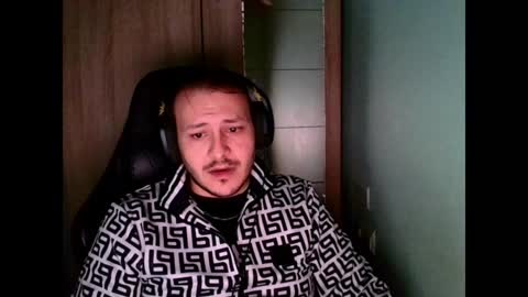 Snapshot of younromki chatting on December 24, 10:17 pm A... online show from December 24, 10:17 pm