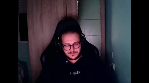 Snapshot of younromki chatting on February 13, 12:57 am A... online show from February 13, 12:57 am