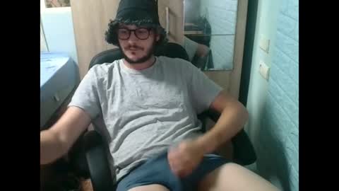 Snapshot of younromki chatting on June 21, 4:53 pm A... online show from June 21, 4:53 pm