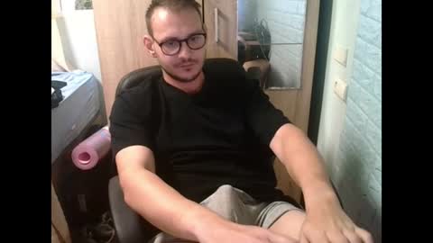 Snapshot of younromki chatting on July 6, 8:22 am A... online show from July 6, 8:22 am