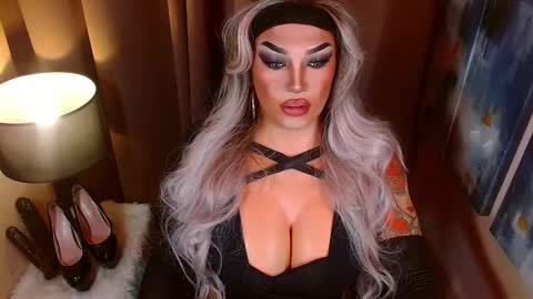 Snapshot of your1truequeen chatting on February 22, 7:23 pm QUEEN MADISON online show from February 22, 7:23 pm