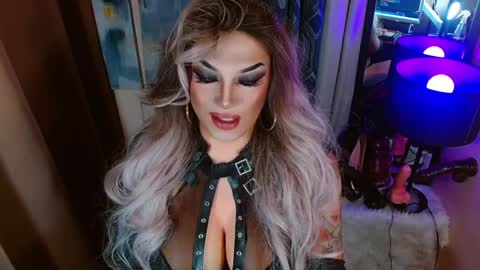 QUEEN MADISON  online show from April 8, 9:09 am