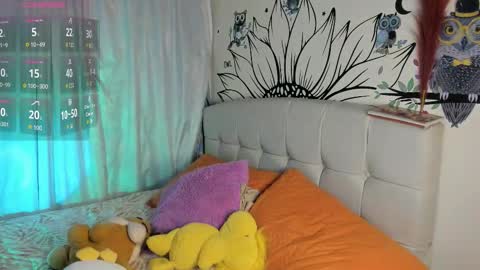 mia3 online show from October 13, 5:18 am