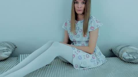 Lily online show from December 15, 3:33 am